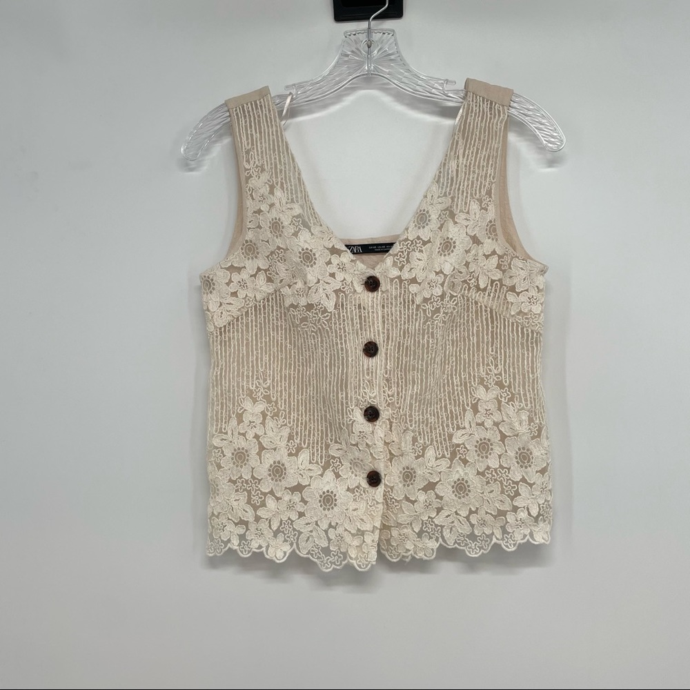 Zara Womens XS Cream Lace Embroidered Floral Sleeveless Button Front Top Blouse